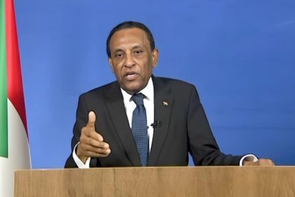 رئيس الوزراء يتفقد مطار الخرطوم الدولي